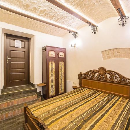 Apartments On Valova 16, On Market Square Lviv Kültér fotó