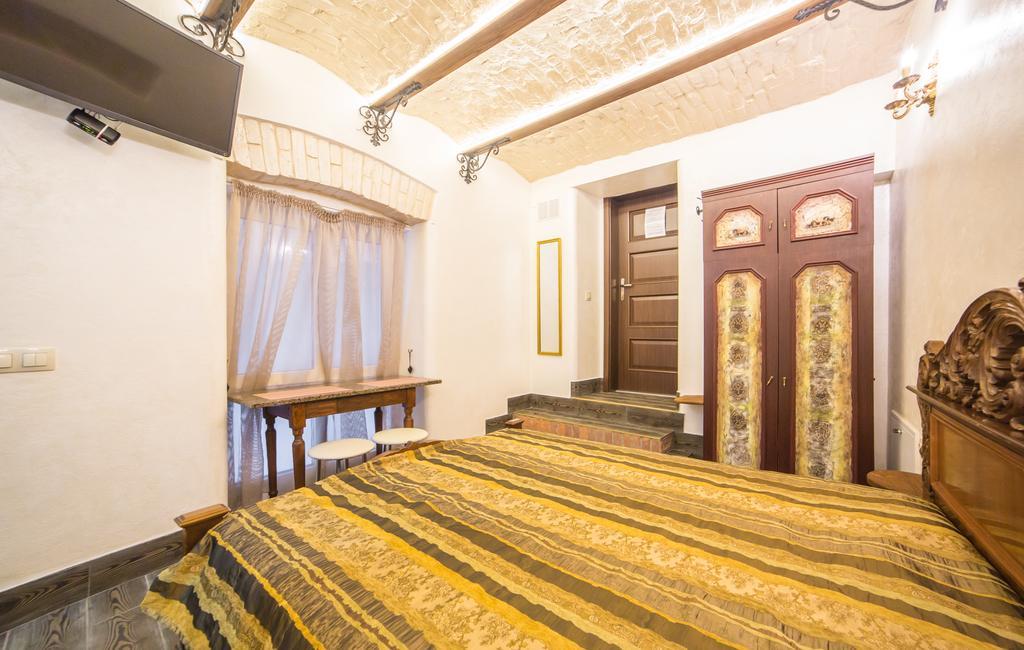 Apartments On Valova 16, On Market Square Lviv Kültér fotó